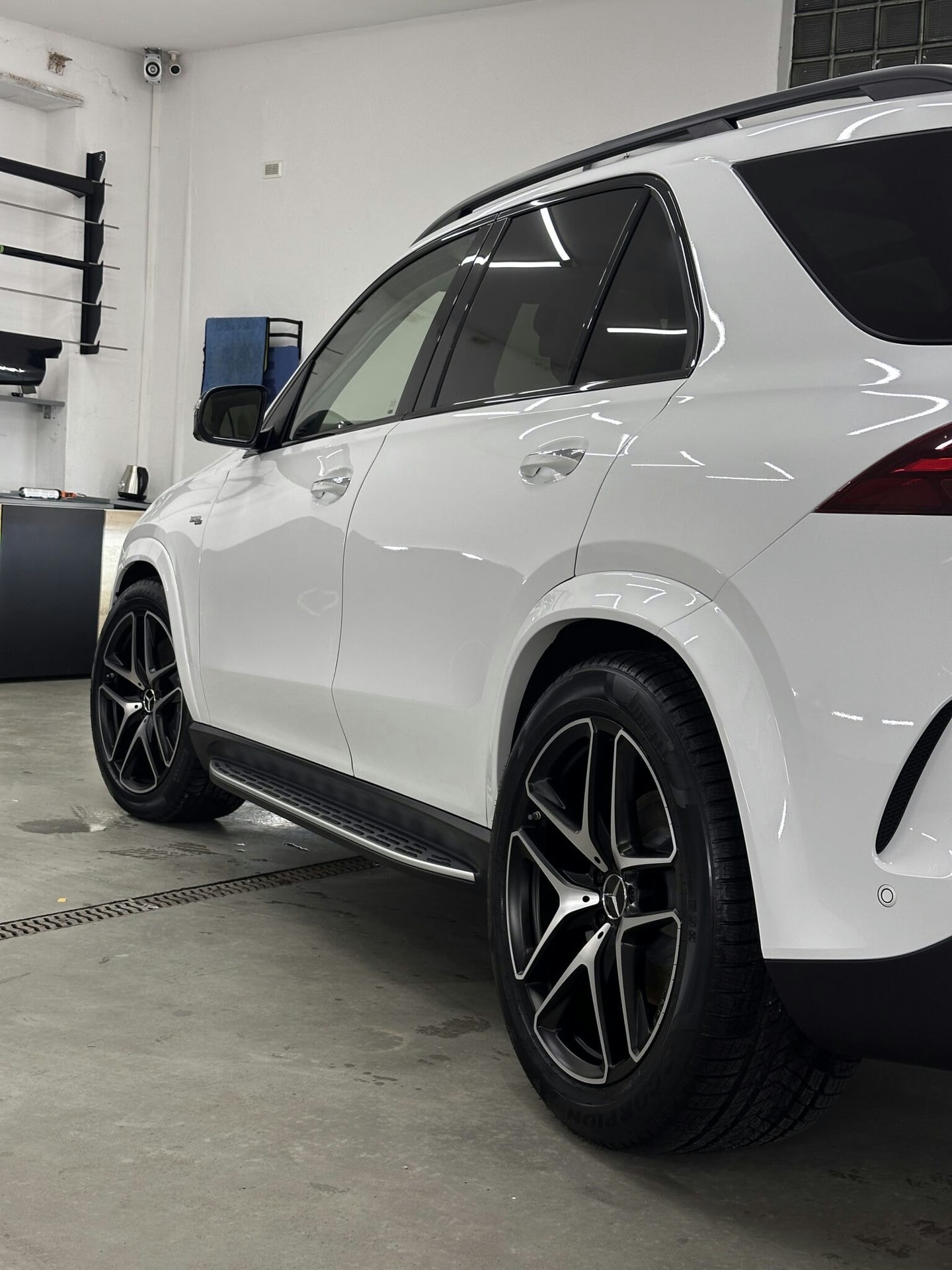 Powłoka na białym aucie