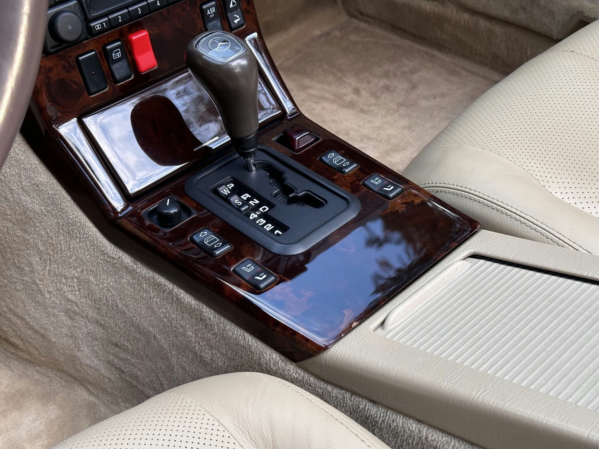 MERCEDES SL R129 (nude)​ 17